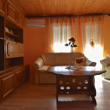 Comfortable Two Bedrooms Close To Hidrobaza Beach