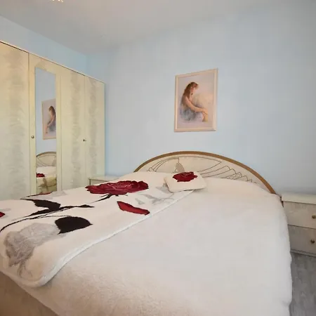 شقة Comfortable Two Bedrooms Close To Hidrobaza Beach بولا