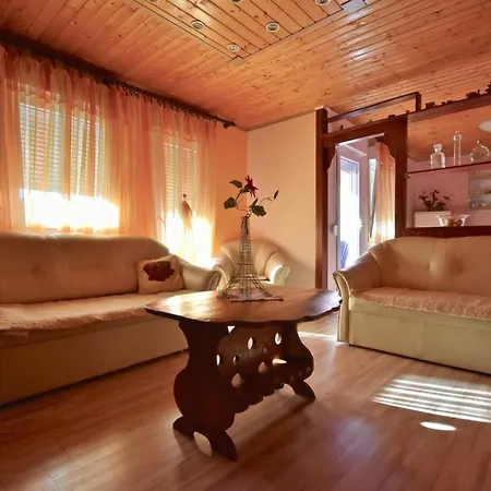 شقة Comfortable Two Bedrooms Close To Hidrobaza Beach بولا