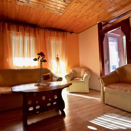 شقة Comfortable Two Bedrooms Close To Hidrobaza Beach بولا